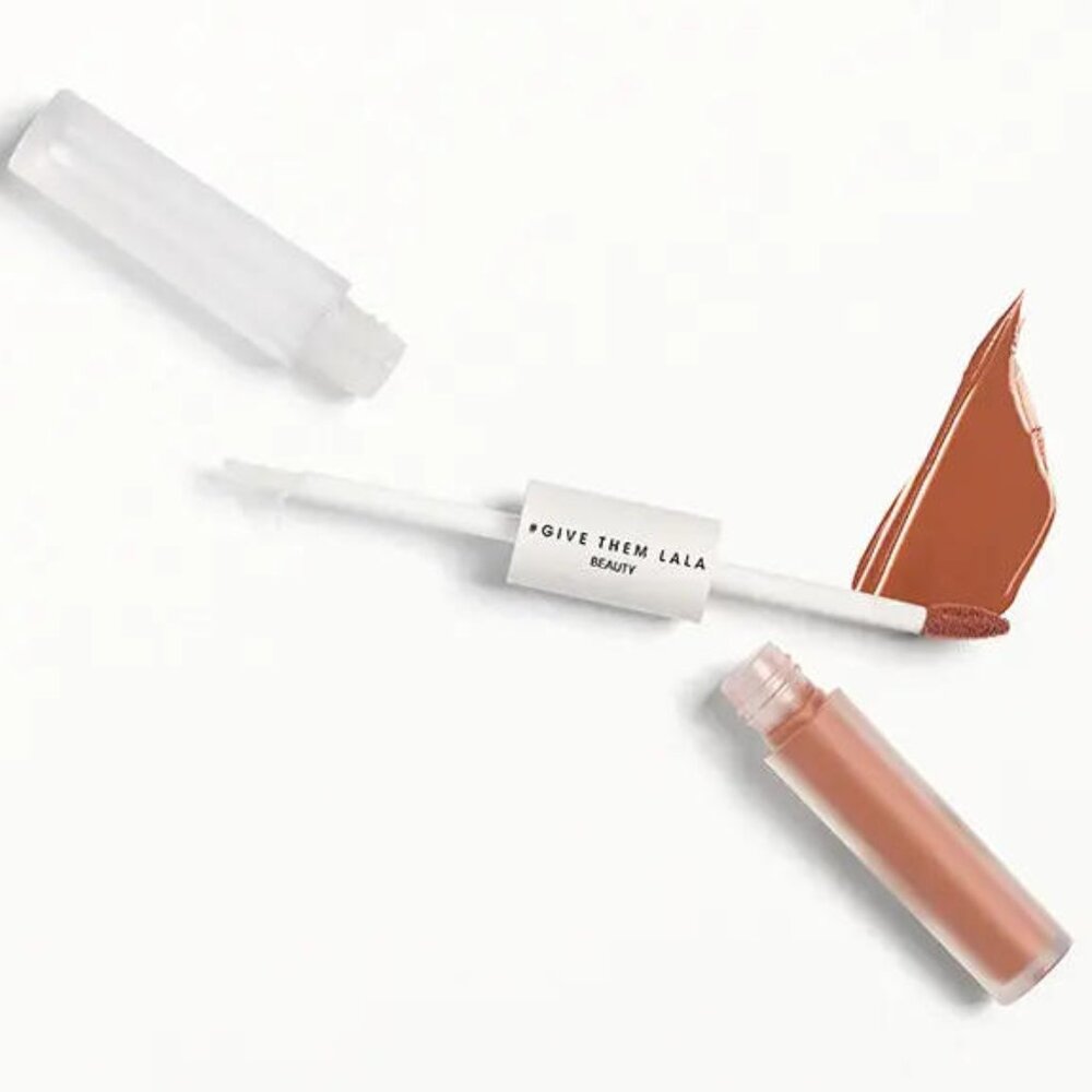 NWT GIVE THEM LALA BEAUTY  Matte + Moisture Lip Wand